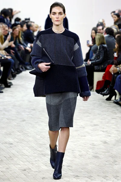Look 16